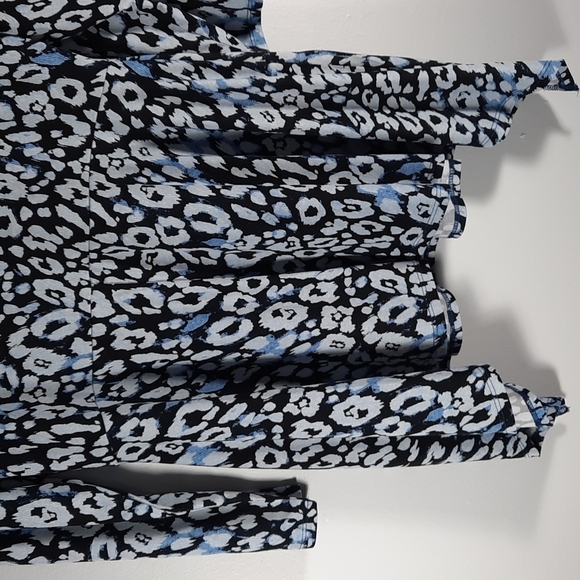 NWT SLIM FACTOR BY INVESTMENTS  black, white and blue blouse Sz M - Picture 11 of 13